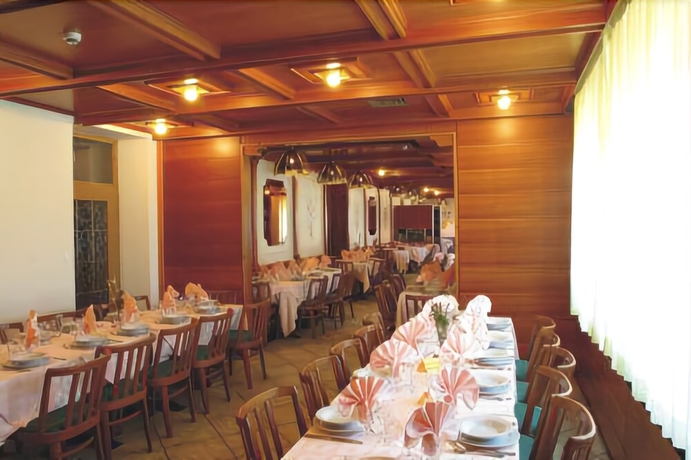 Imagen del bar/restaurante del Hotel Andalo. Foto 6