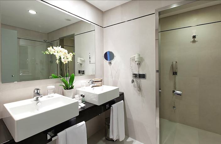 Imagen de la habitación del Hotel Andalucia Center. Foto 5