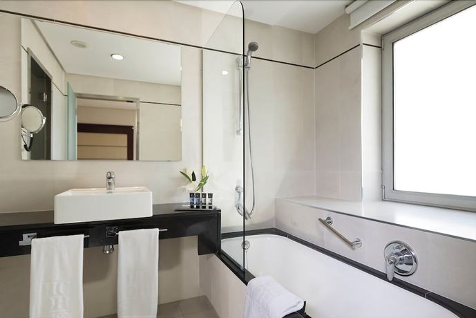 Imagen de la habitación del Hotel Andalucia Center. Foto 12