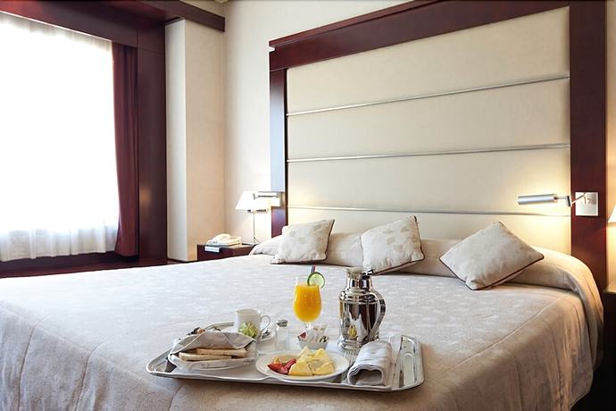 Imagen de la habitación del Hotel Andalucia Center. Foto 13