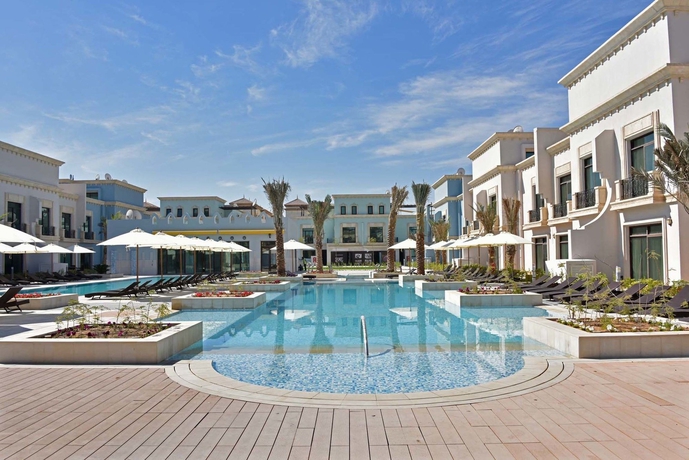 Imagen de la piscina del Hotel Andalus Al Seef Resort and Spa. Foto 15
