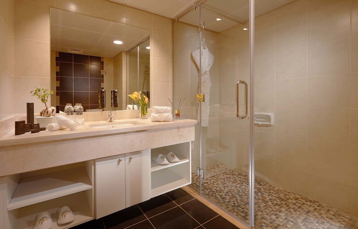 Imagen de la habitación del Hotel Andalus Al Seef Resort and Spa. Foto 3