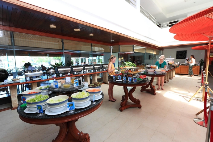 Imagen del bar/restaurante del Hotel Andaman Beach Suites. Foto 3