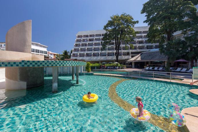 Imagen de la piscina del Hotel Andaman Embrace Patong. Foto 19