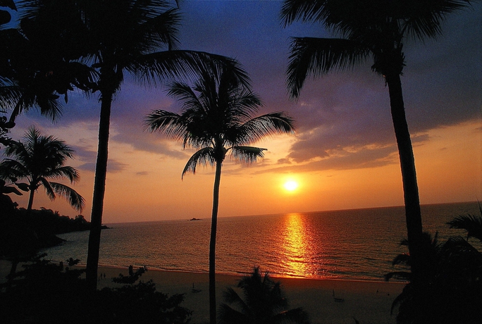 Imagen de los exteriores del Hotel Andaman White Beach Resort. Foto 6