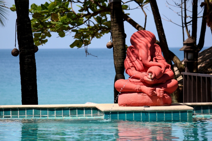 Imagen de la piscina del Hotel Andaman White Beach Resort. Foto 13
