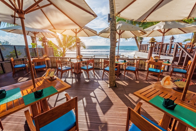 Imagen de los exteriores del Hotel Andaman White Beach Resort. Foto 10