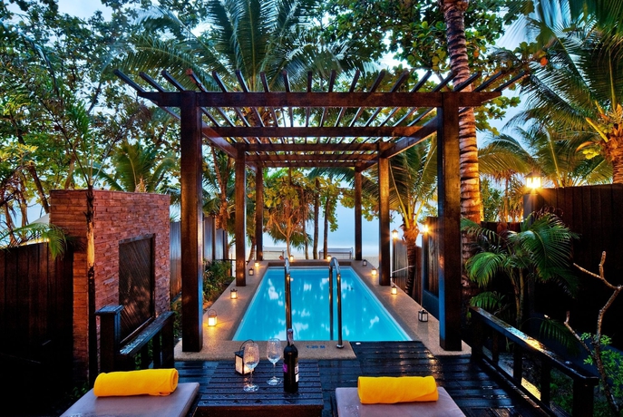 Imagen de los exteriores del Hotel Andaman White Beach Resort. Foto 12