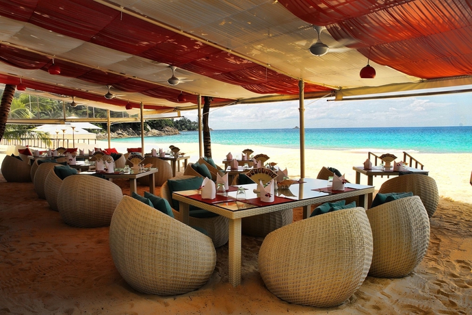 Imagen del bar/restaurante del Hotel Andaman White Beach Resort. Foto 3