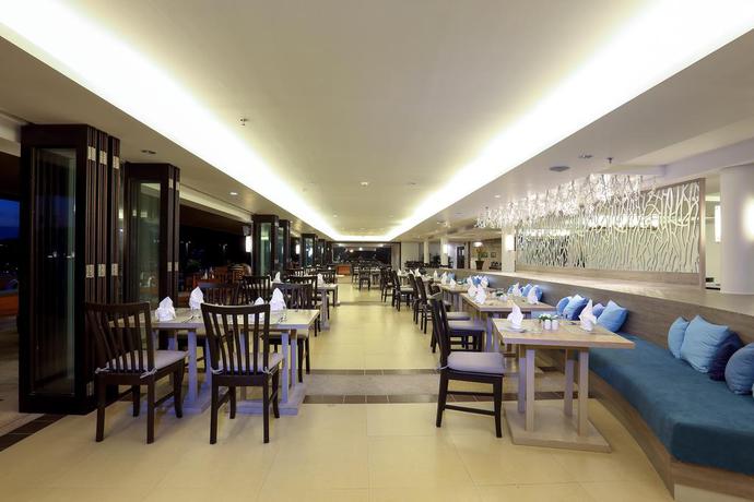 Imagen del bar/restaurante del Hotel Andamantra Resort & Villa Phuket. Foto 4