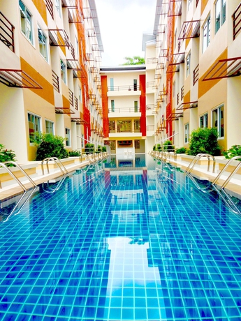 Imagen de la piscina del Hotel Andatel Grandé Patong Phuket. Foto 13