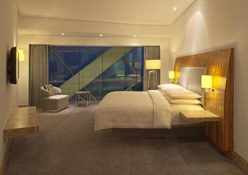 Imagen de la habitación del Hotel Andaz Capital Gate Abu Dhabi – A Concept By Hyatt. Foto 5