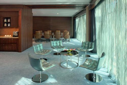 Imagen general del Hotel Andaz Capital Gate Abu Dhabi – A Concept By Hyatt. Foto 1