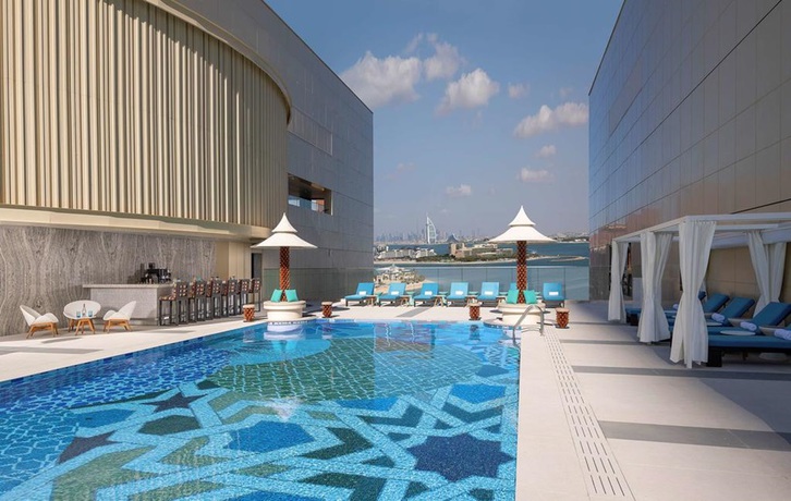 Imagen de la piscina del Hotel Andaz Dubai The Palm, by Hyatt. Foto 15