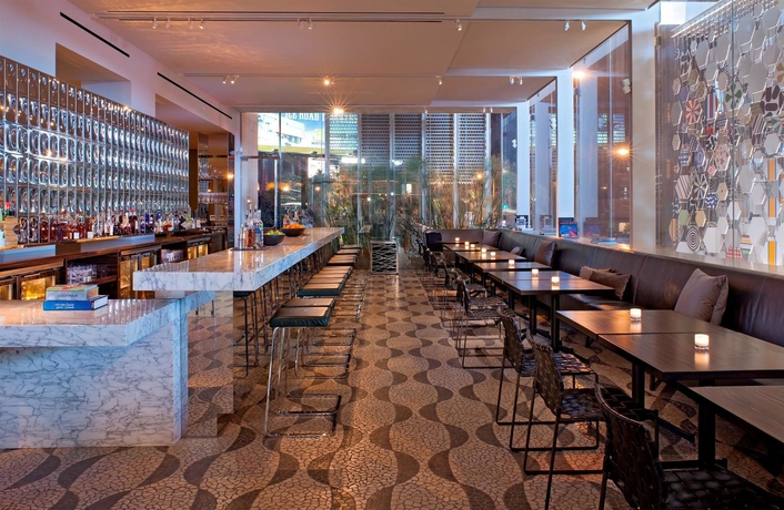 Imagen del bar/restaurante del Hotel Andaz West Hollywood - A Concept By Hyatt. Foto 3