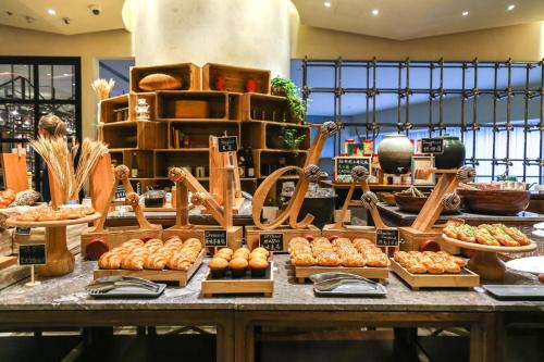 Imagen del bar/restaurante del Hotel Andaz Xintiandi Shanghai - A Concept By Hyatt. Foto 9