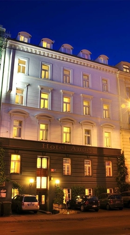 Imagen de los exteriores del Hotel Andel. Foto 8