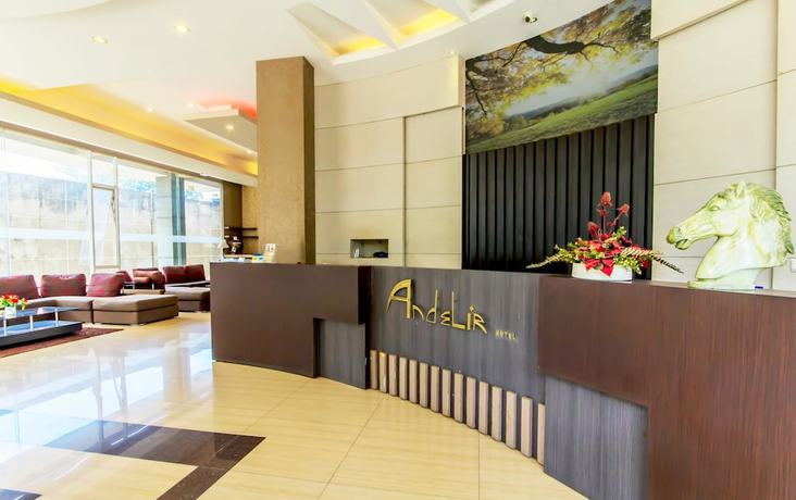 Imagen de los interiores del Hotel Andelir, Bandung. Foto 18