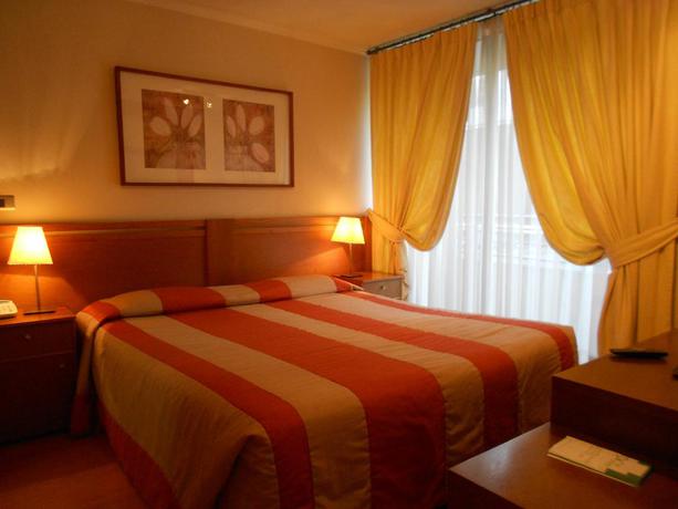 Imagen de la habitación del Hotel Andes Suites. Foto 11