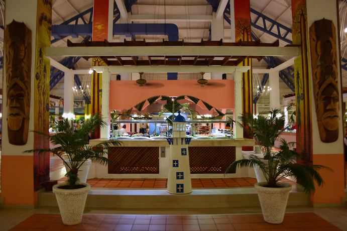 Imagen del bar/restaurante del Hotel Andilana Beach Resort. Foto 2
