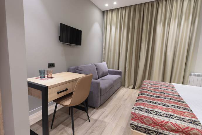 Imagen de la habitación del Hotel Andor. Foto 14