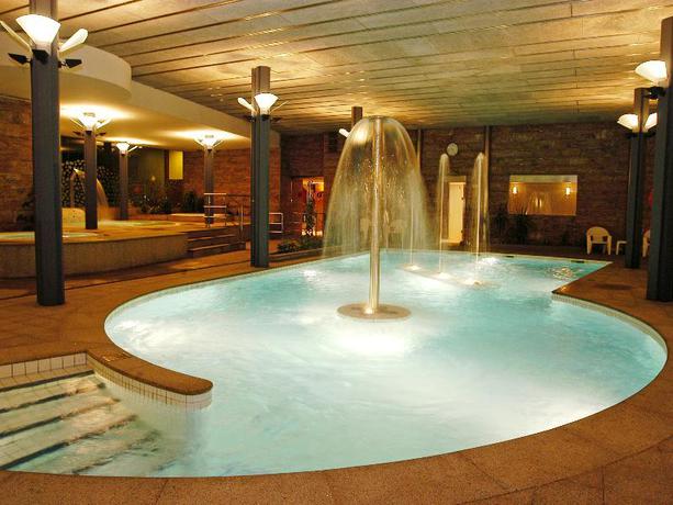 Imagen de la piscina del Hotel Andorra Palace. Foto 18