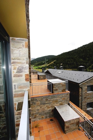 Imagen de los exteriores del Hotel Andorra Peretol. Foto 9