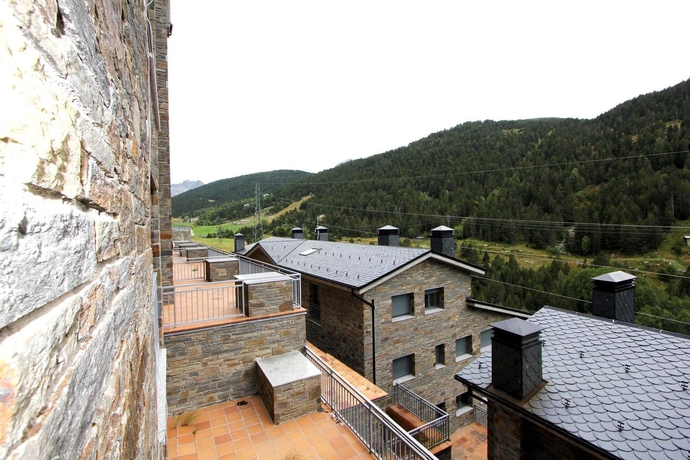 Imagen de los exteriores del Hotel Andorra Peretol. Foto 10