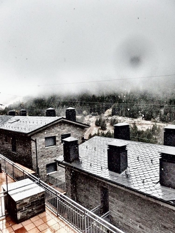 Imagen de los exteriores del Hotel Andorra Peretol. Foto 11