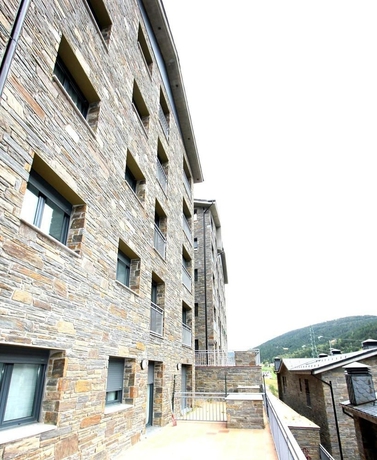 Imagen de los exteriores del Hotel Andorra Peretol. Foto 15