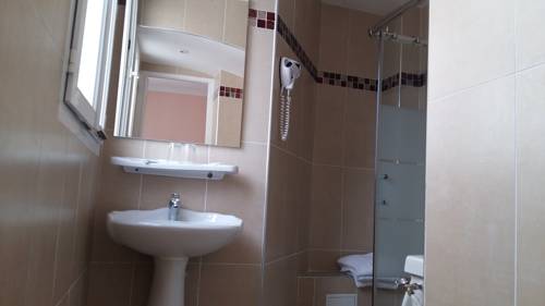 Imagen de la habitación del Hotel André Gill. Foto 3