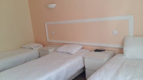 Imagen de la habitación del Hotel André Gill. Foto 9