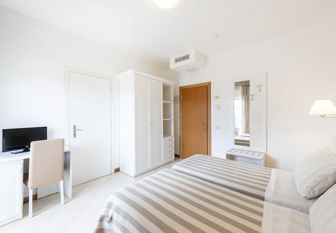 Imagen de la habitación del Hotel Andreaneri. Foto 9