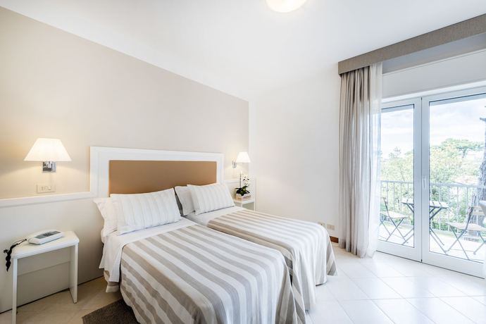 Imagen de la habitación del Hotel Andreaneri. Foto 14