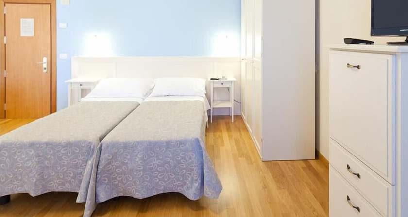 Imagen de la habitación del Hotel Andreaneri. Foto 15