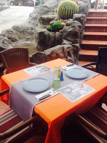 Imagen del bar/restaurante del Hotel Andrea's. Foto 3