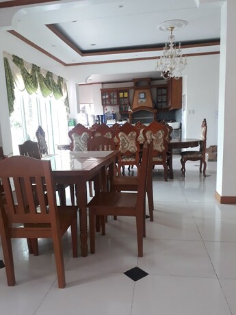 Imagen del bar/restaurante del Hotel Andres Resort. Foto 14