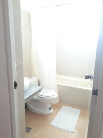 Imagen de la habitación del Hotel Andres Resort. Foto 28