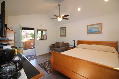 Imagen de la habitación del Hotel Andril Fireplace Cottages. Foto 5