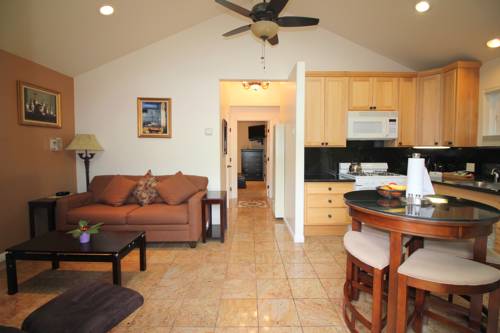 Imagen de la habitación del Hotel Andril Fireplace Cottages. Foto 8