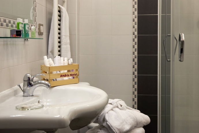 Imagen de la habitación del Hotel Andris. Foto 4
