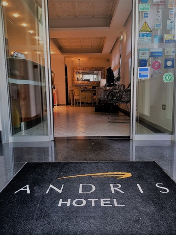 Imagen de los interiores del Hotel Andris. Foto 17