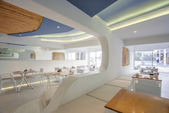 Imagen del bar/restaurante del Hotel Andronikos - Adults Only. Foto 2