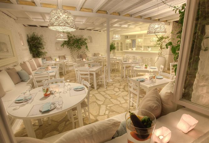 Imagen del bar/restaurante del Hotel Andronis Minois. Foto 8