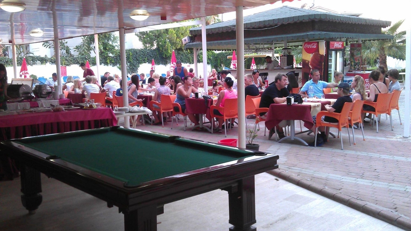 Imagen del bar/restaurante del Hotel Andros Family Club. Foto 3