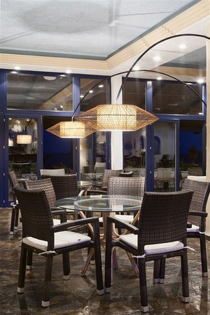 Imagen del bar/restaurante del Hotel Andros Holiday. Foto 2