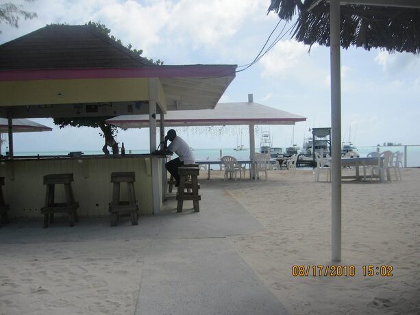 Imagen del bar/restaurante del Hotel Anegada Reef. Foto 5