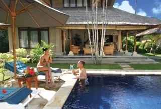 Imagen de la piscina del Hotel Aneka Beach Kuta. Foto 3