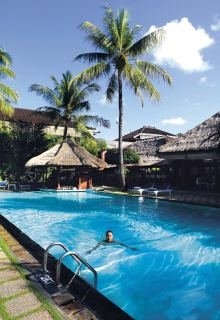 Imagen de la piscina del Hotel Aneka Beach Kuta. Foto 4