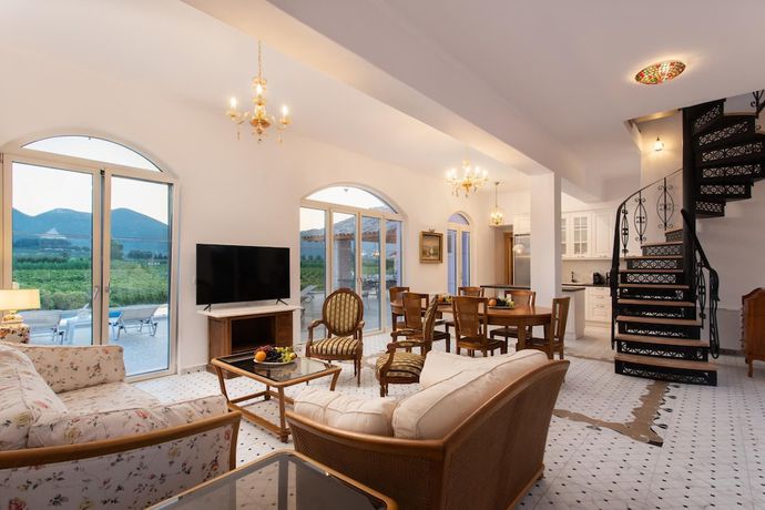 Imagen de la habitación del Hotel Aneli Villas - Villa Alexandra. Foto 13